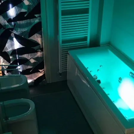 Apartment Glamour House, Comoda A Tutti I Servizi Parma