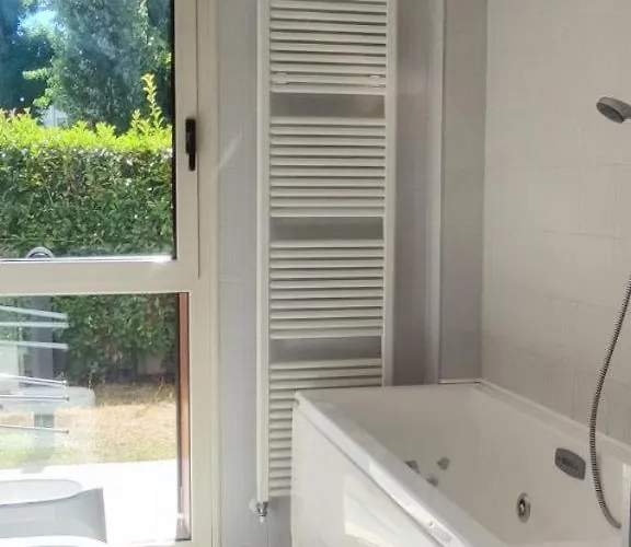 Glamour House, Comoda A Tutti I Servizi Parma